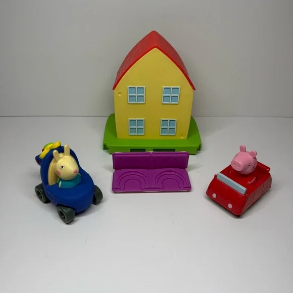 Peppa Pig All Around Peppa’s Town Playset House Bedroom with 2 Vehicles & Seat - Picture 1 of 11